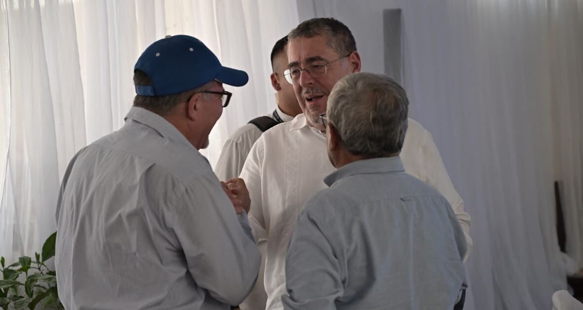 Presidente Arévalo se reúne con alcaldes de Zacapa