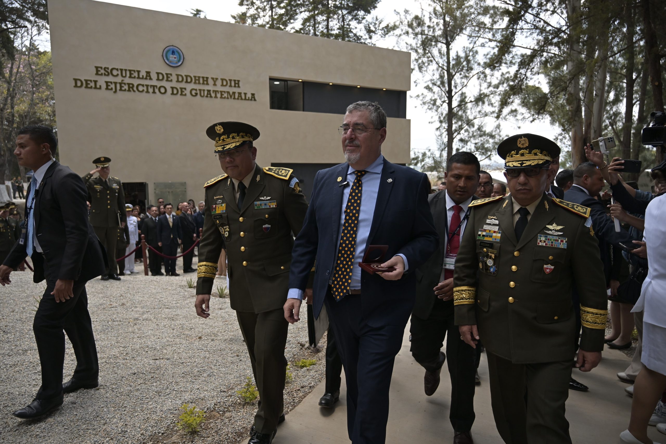 Presidente Bernardo Arévalo inaugura la Escuela de Derechos Humanos del Ejército