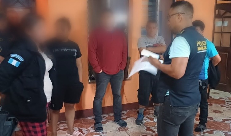 Ministro Jiménez se pronuncia ante la detención de cuatro policías en San Andrés Itzapa