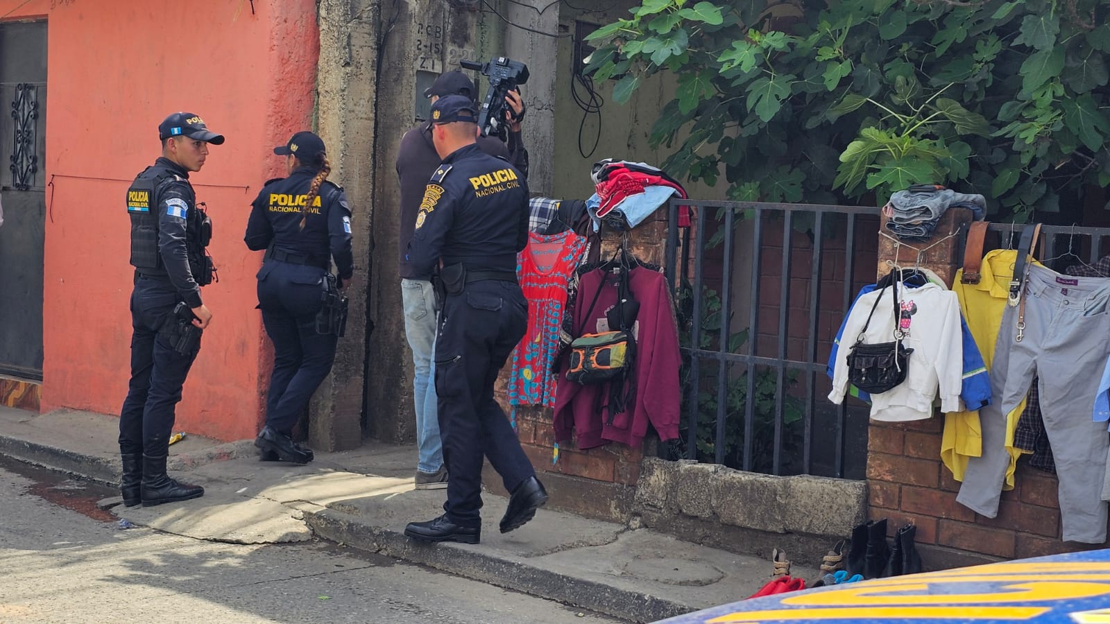 Autoridades desmantelan red de extorsionadores en allanamientos