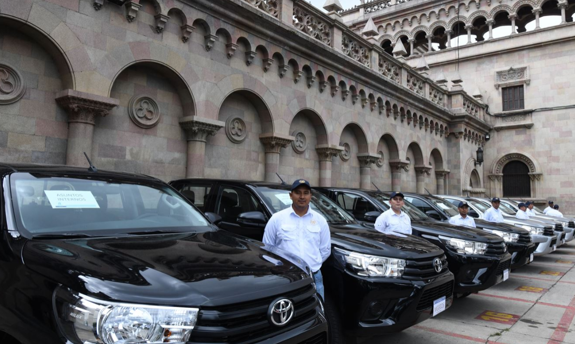 El uso de carros está normado por orden del presidente Bernardo Arévalo.