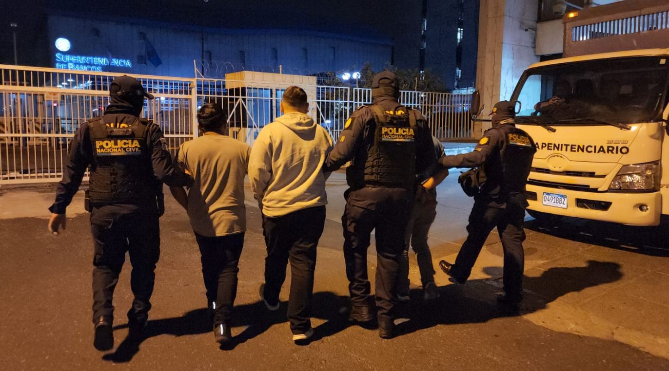 Gracias a una denuncia ciudadana, la PNC capturó a cuatro presuntos delincuentes.