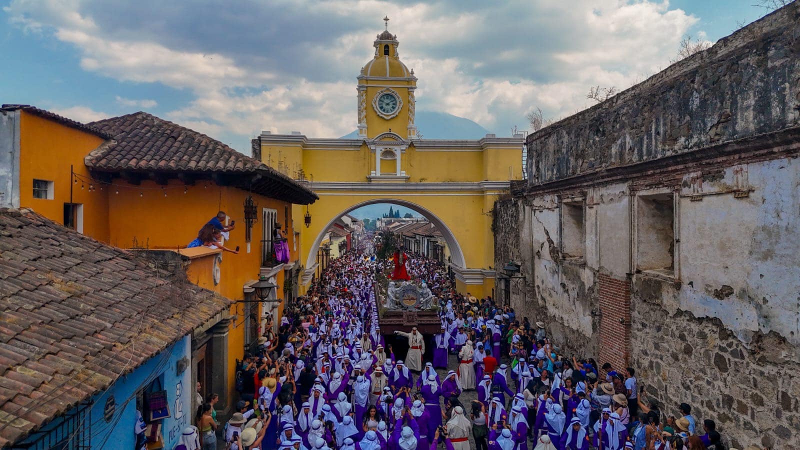 Derrama económica por Semana Santa supera los 2 mil millones de quetzales