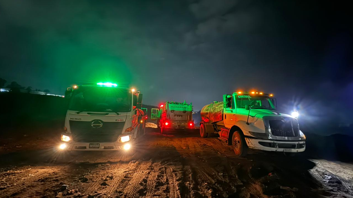 Conred trabaja desde tempranas horas, en la plataforma , donde se reactivó el incendio en el vertedero de AMSA.