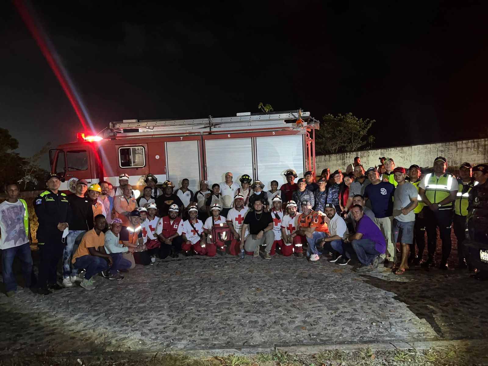 Controlan y liquidan incendio forestal en Puerto Barrios, Izabal