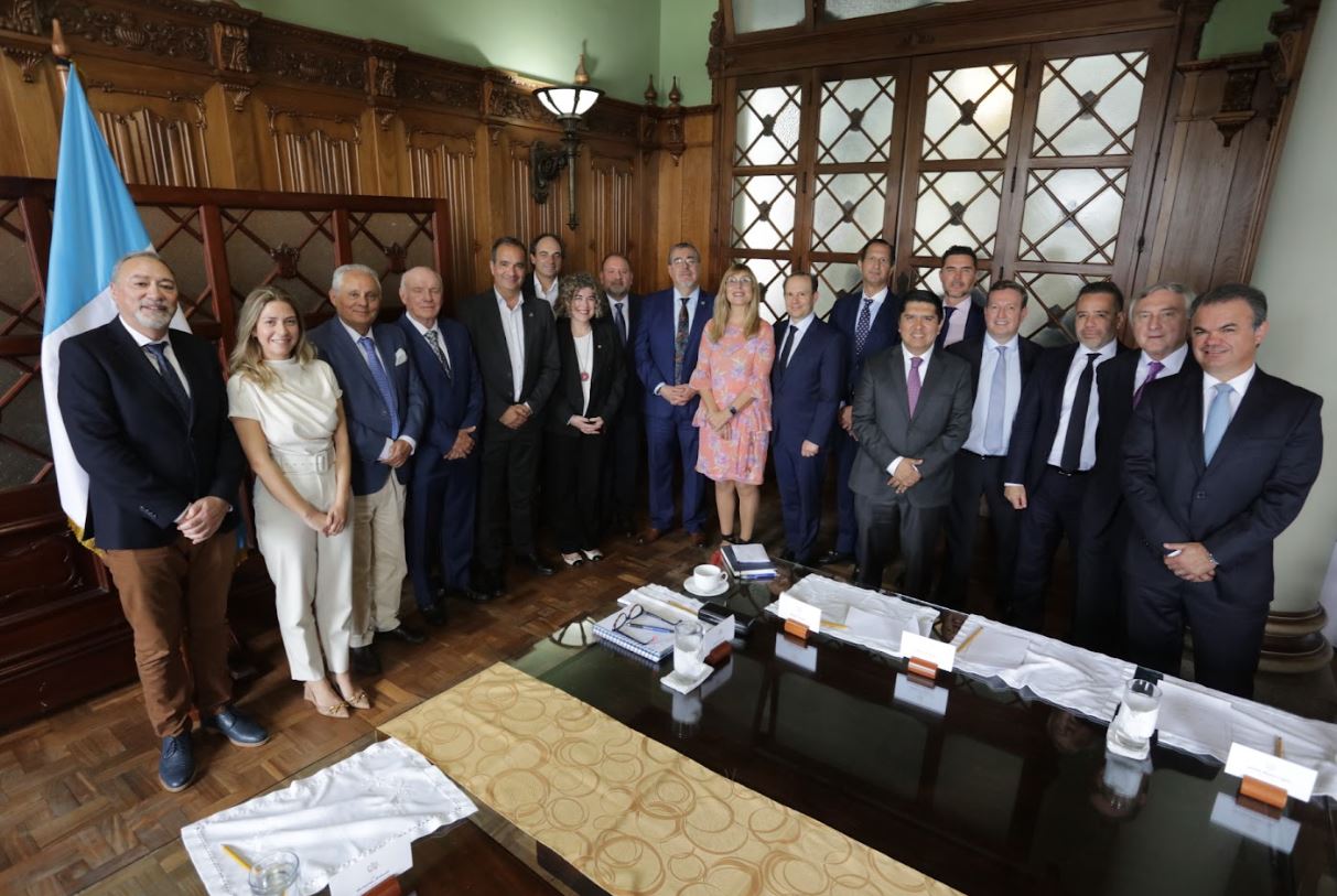 Inversionistas de España y otros países se acercan a Guatemala