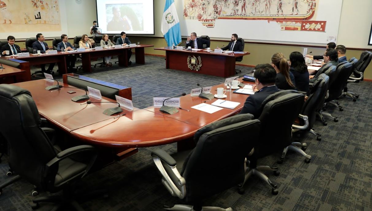 Avances en la directriz de uso de vehículos en el Ejecutivo