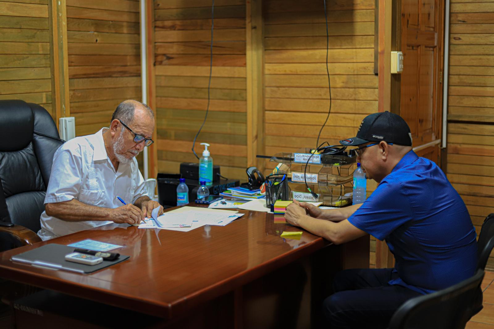 Firman convenios para la ejecución de proyectos en Izabal