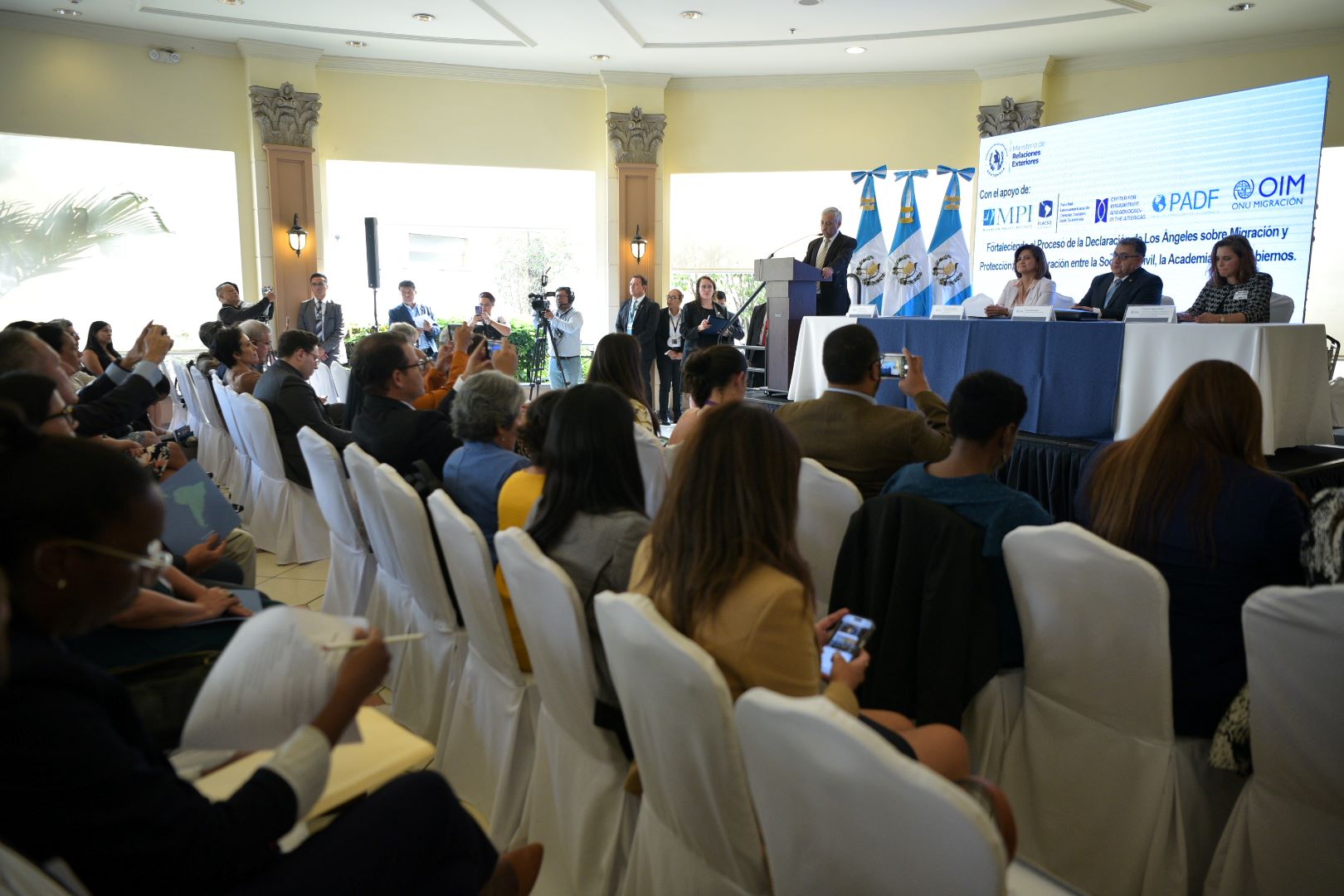 Gobiernos y organismos internacionales buscan mejorar la protección de los derechos humanos de los migrantes