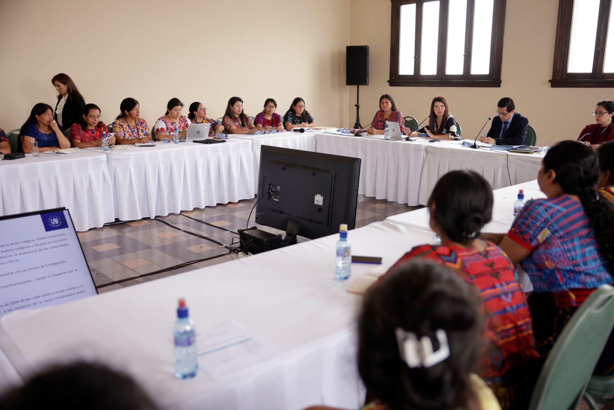 Gobierno propicia diálogo para nombrar a mujeres representantes de la Demi