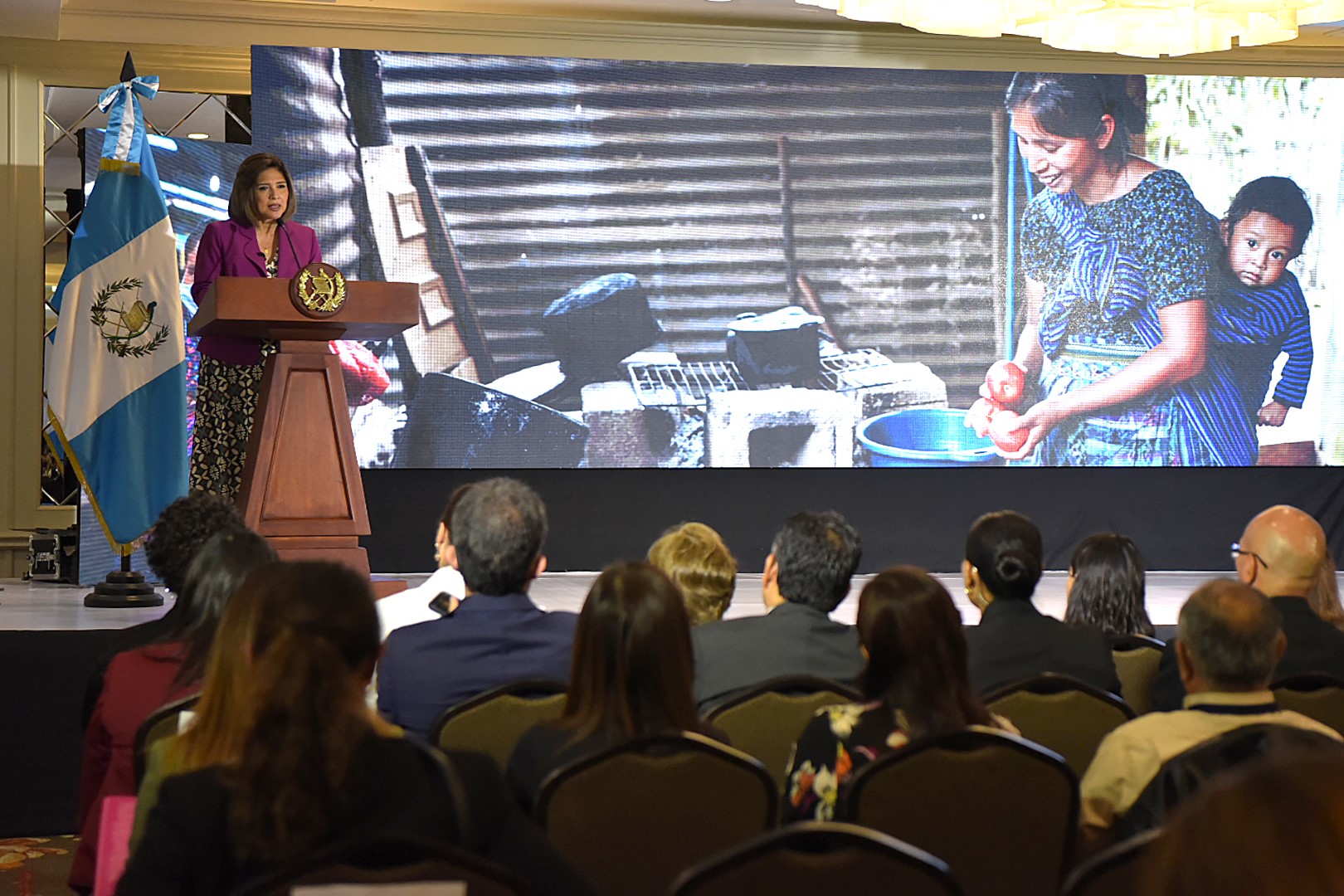 Vicepresidenta Karin Herrera exhorta a promover una alimentación más saludable