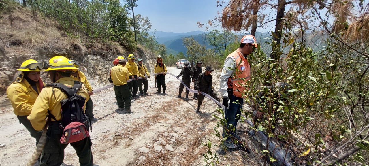 Logran el 100 % de control y 90 % de liquidación de incendio en Sipacapa, San Marcos