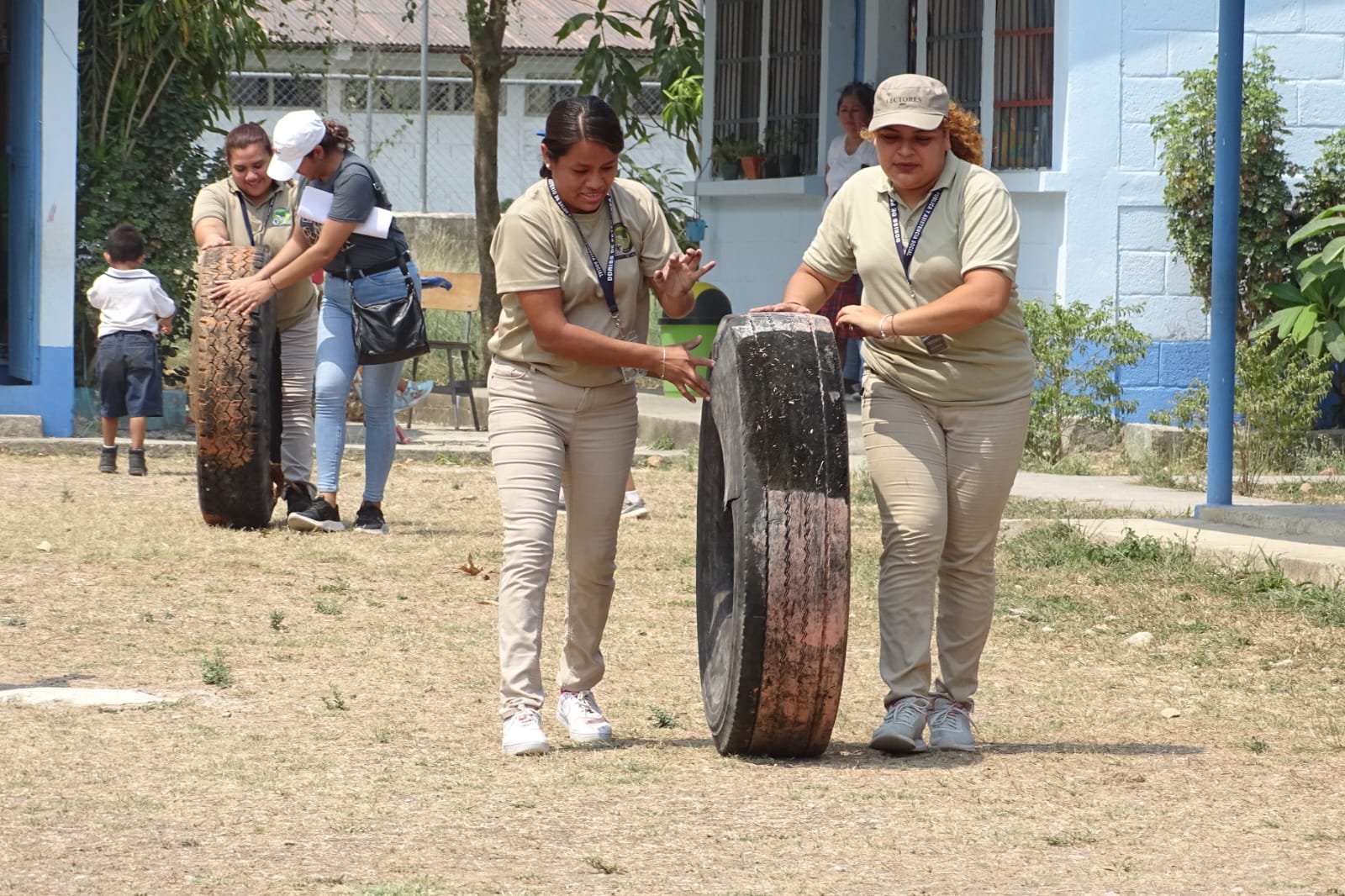 Jornadas de perifoneo y deschatarrización para prevenir casos de dengue en Petén