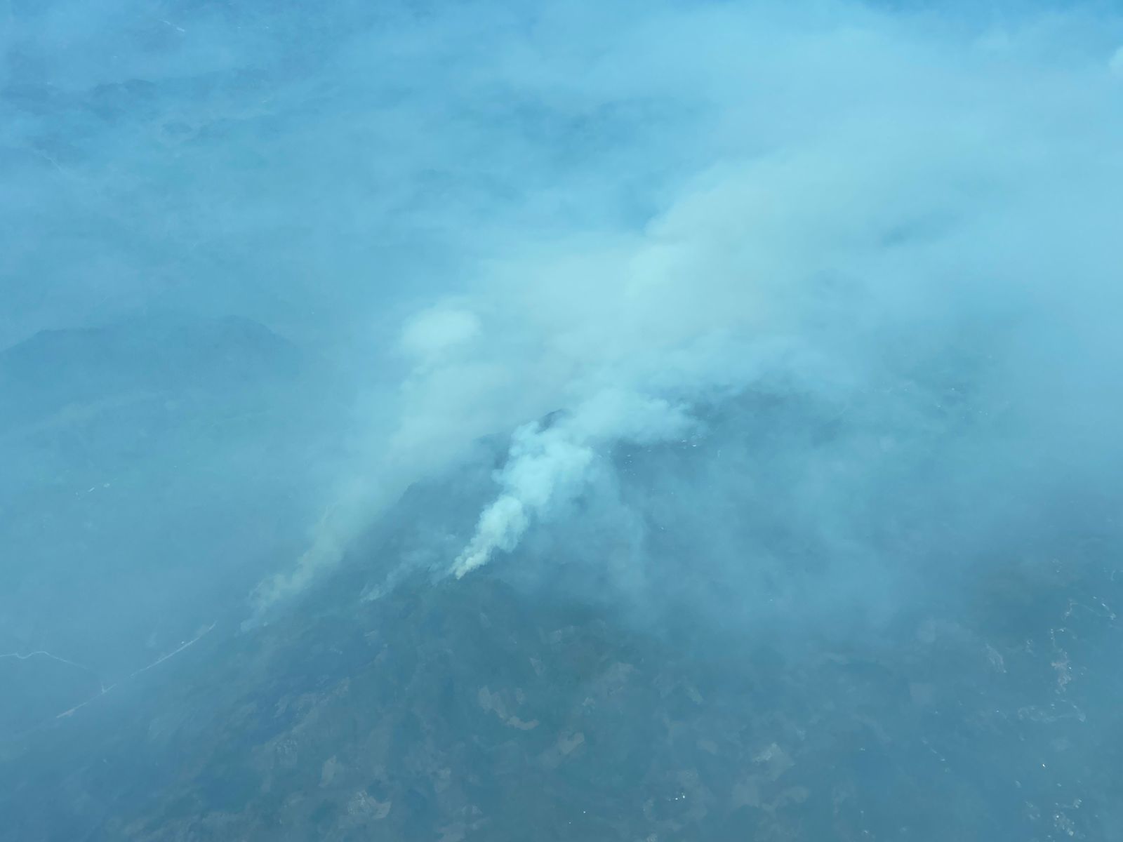 Entidades gubernamentales siguen trabajando para liquidar incendios forestales en Alta Verapaz