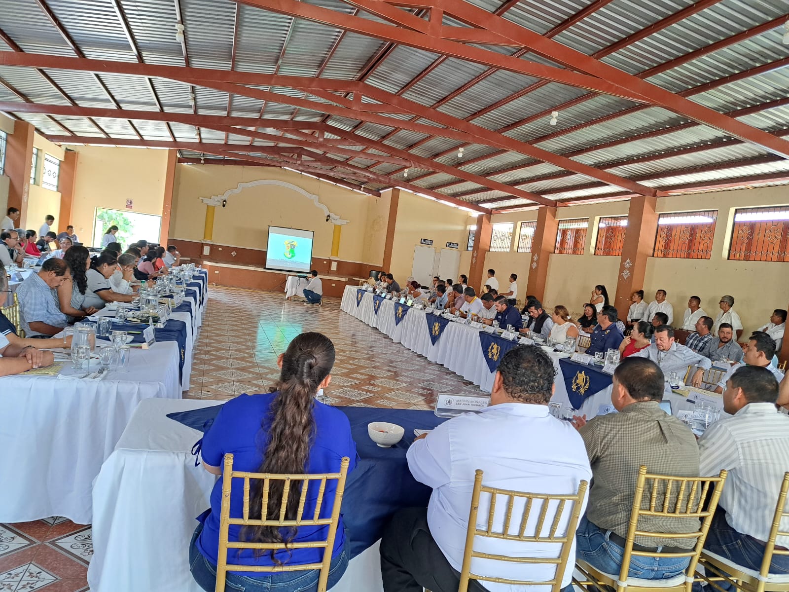 Dan seguimiento a las acciones de seguridad, reforestación, cultura y salud en Santa Rosa