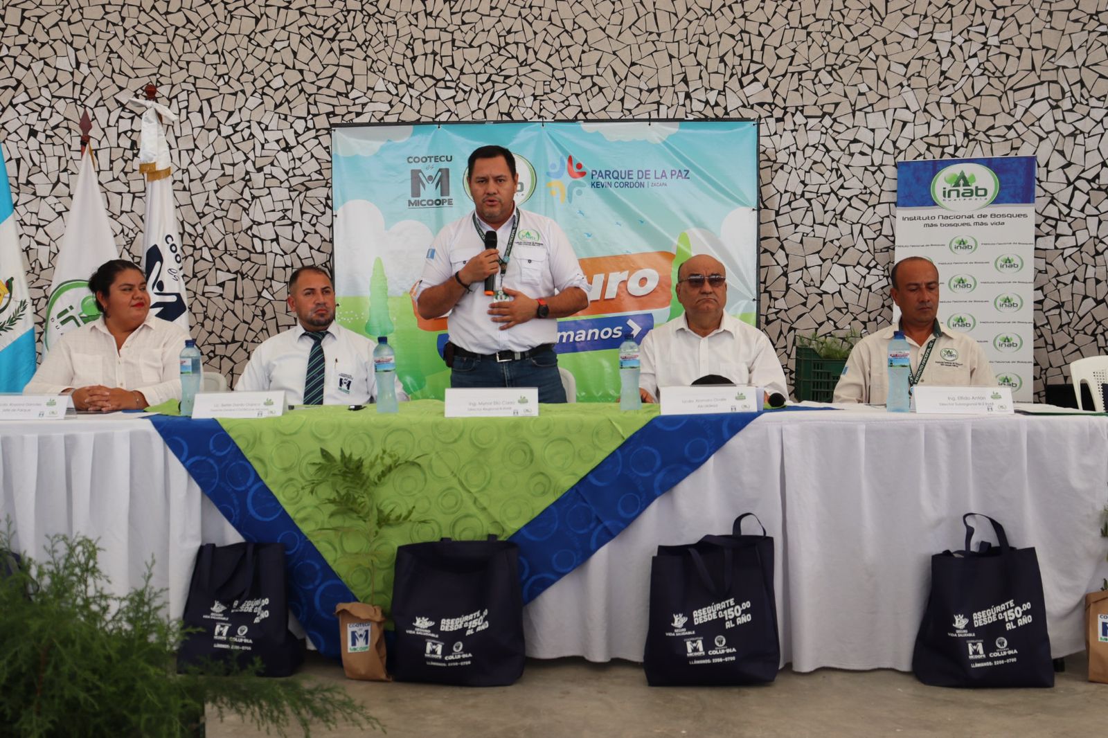 Zacapa se une al programa de educación forestal y reforestación Sembrando Huella