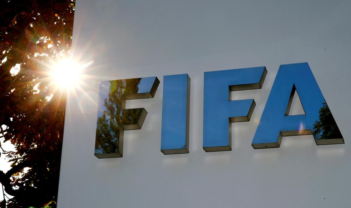 FIFA pide sanciones concretas ante racismo, que incluyen la derrota automática en partidos