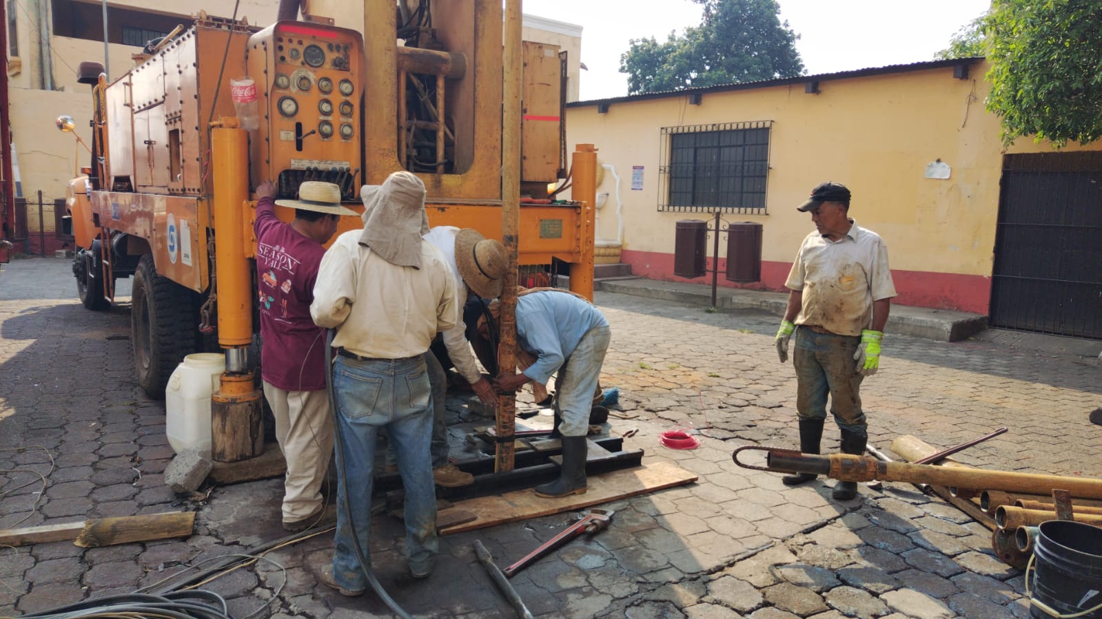 Operaciones de mantenimiento a pozos de agua en Ciudad Vieja, Sacatepéquez