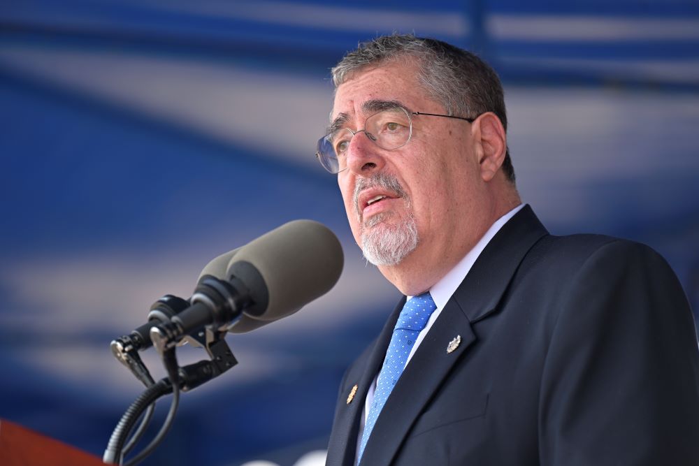 Presidente Arévalo resalta que la única vía para lograr ascensos militares es la del mérito y el honor