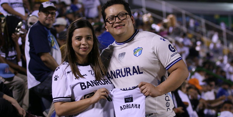 Aficionados de Comunicaciones tiñen de blanco la zona 6 para la semifinal del Clausura 2024