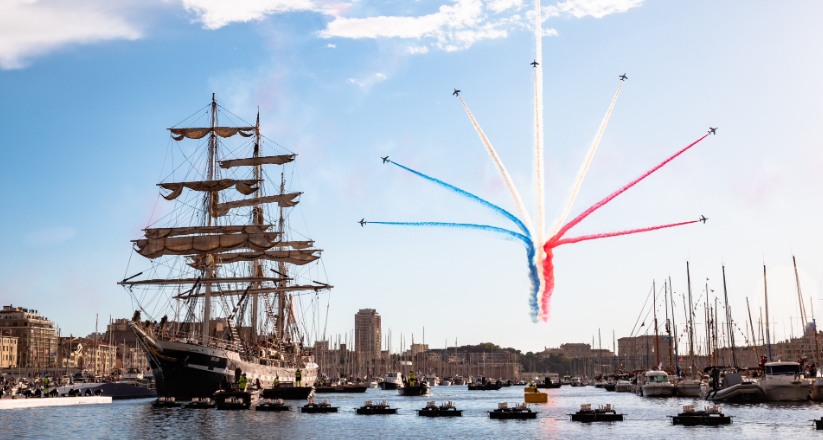 La llama olímpica de París 2024 llega a territorio francés en una fastuosa ceremonia