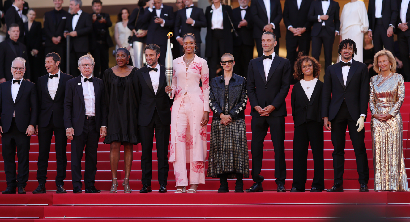 Alfombra roja olímpica en Cannes: la antorcha de París 2024 ilumina el Festival