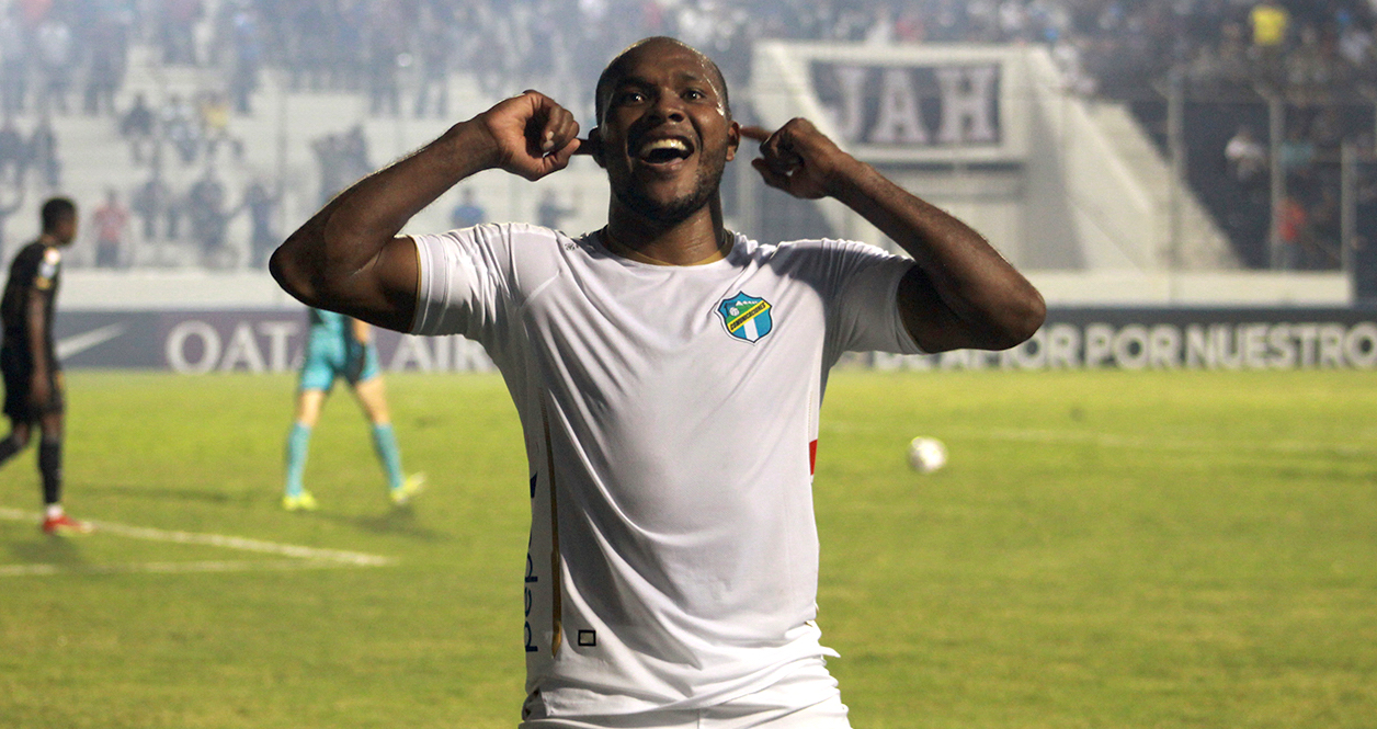 Comunicaciones confirma salida de Juan Anangonó