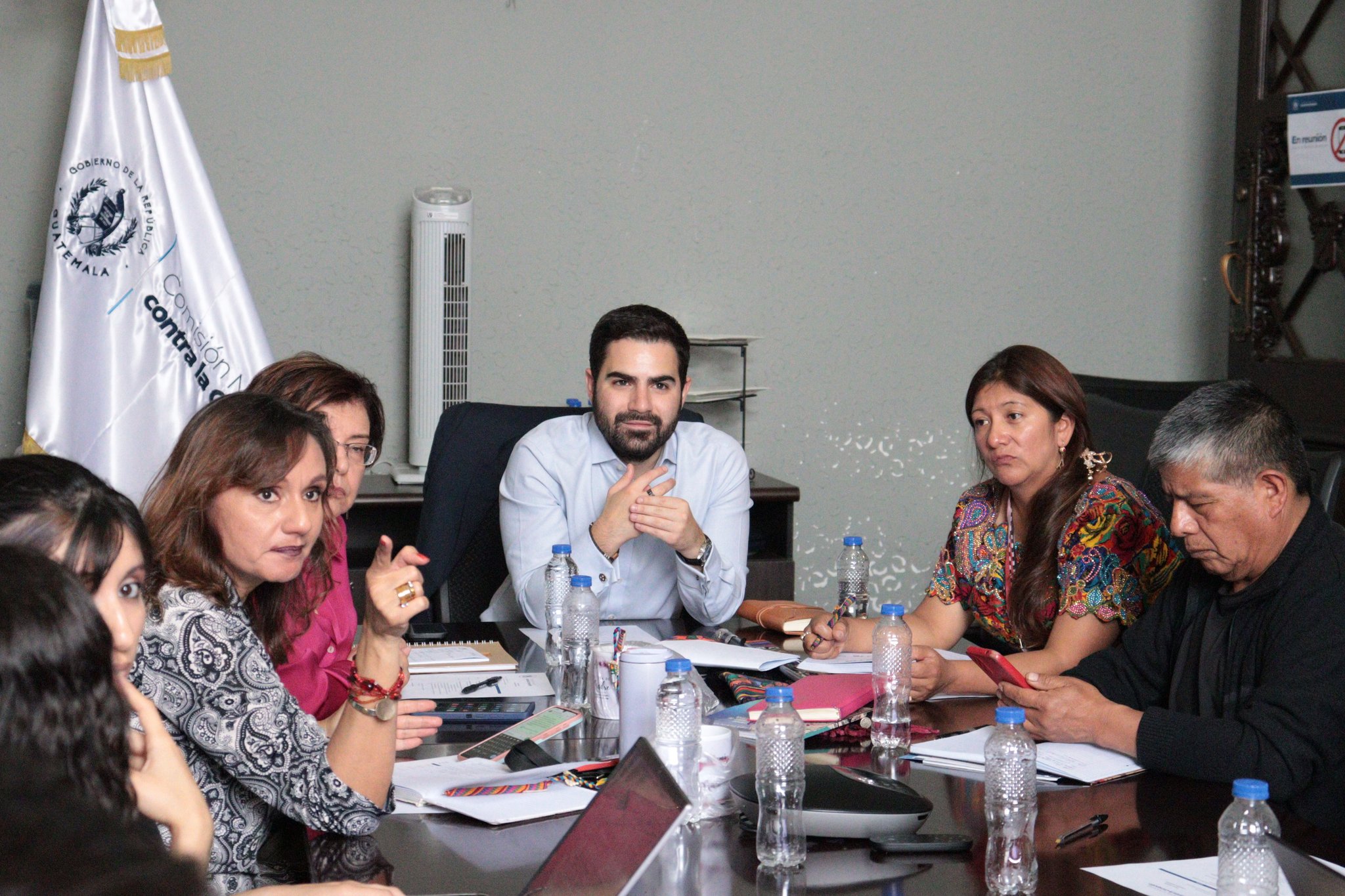 Comisionado contra la Corrupción se reúne con consejeros delegados