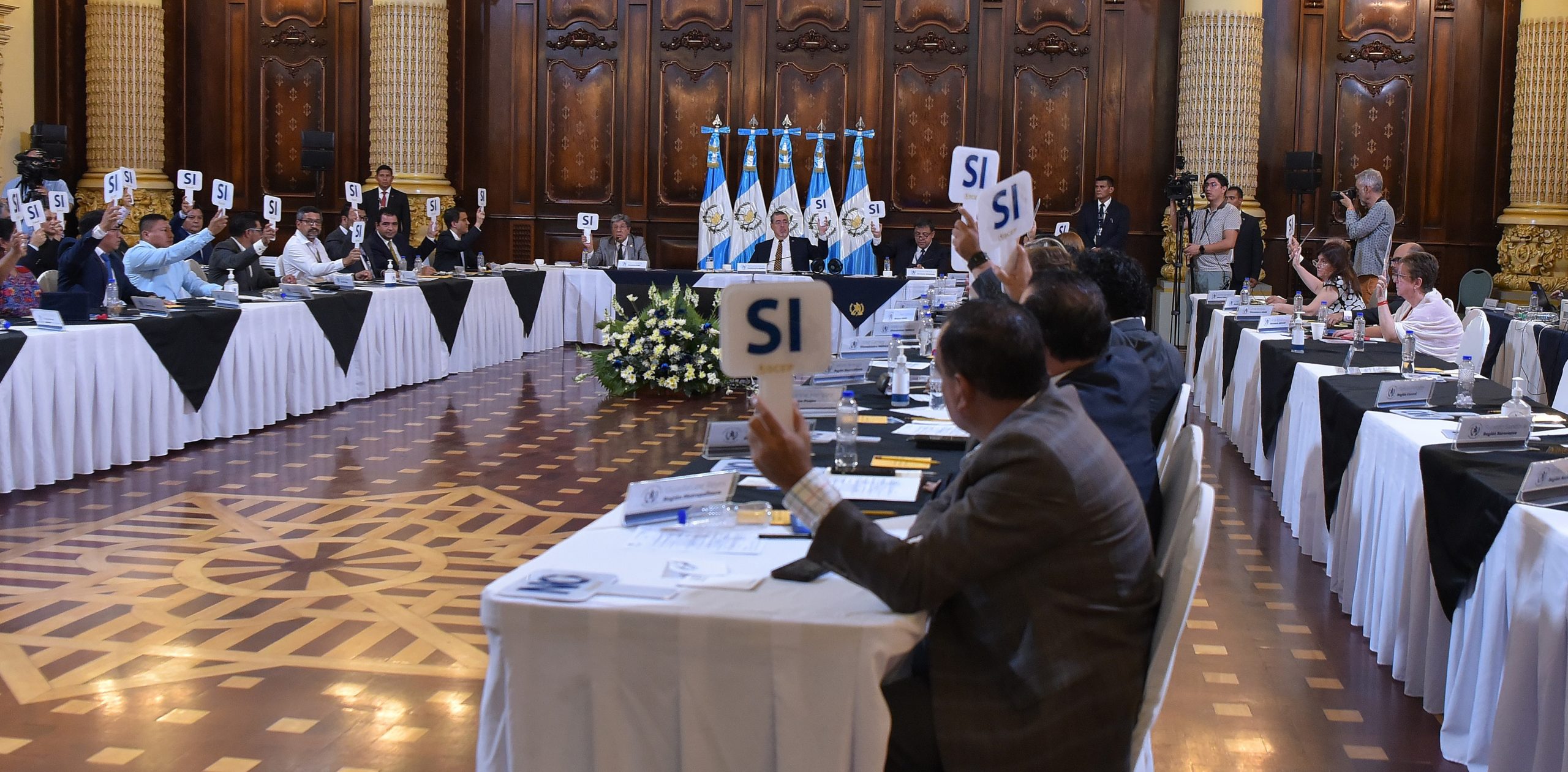 Minfin presenta en Conadur techos presupuestarios para inversión pública de 2025
