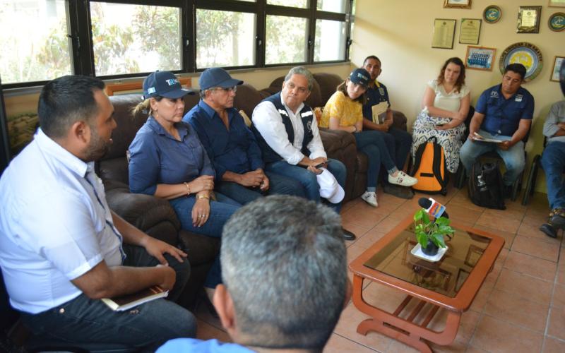El ministro de Salud, Oscar Cordón, visitó recientemente un instituto de Izabal. / Foto: MSPAS.