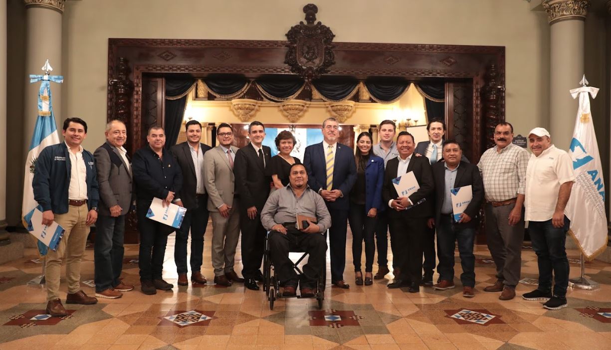 Presidente Arévalo escucha peticiones de alcaldes del departamento de Guatemala