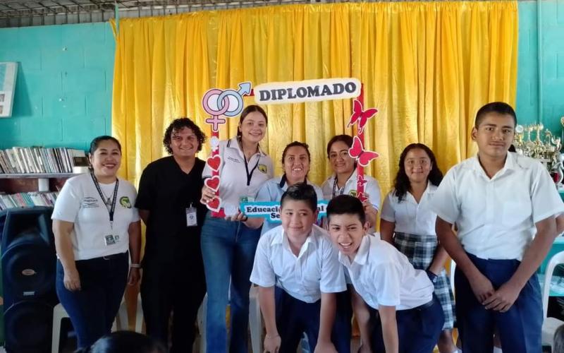Estudiantes de Flores, Petén, reciben Diplomado en Educación Integral en Sexualidad