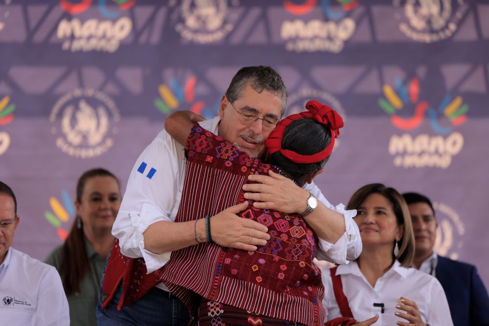 Presidente lanza iniciativa Mano a mano