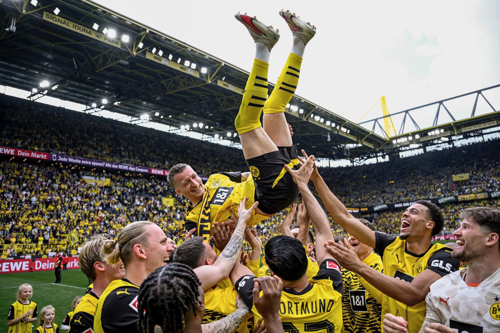 Marco Reus se despide del Borussia Dortmund con goleada al Darmstadt