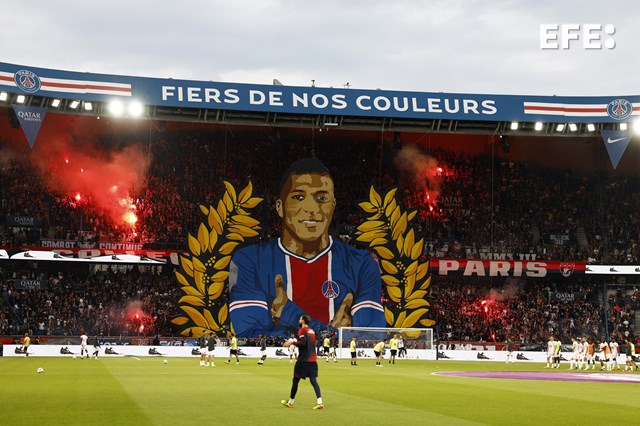 París da una triste despedida a Mbappé