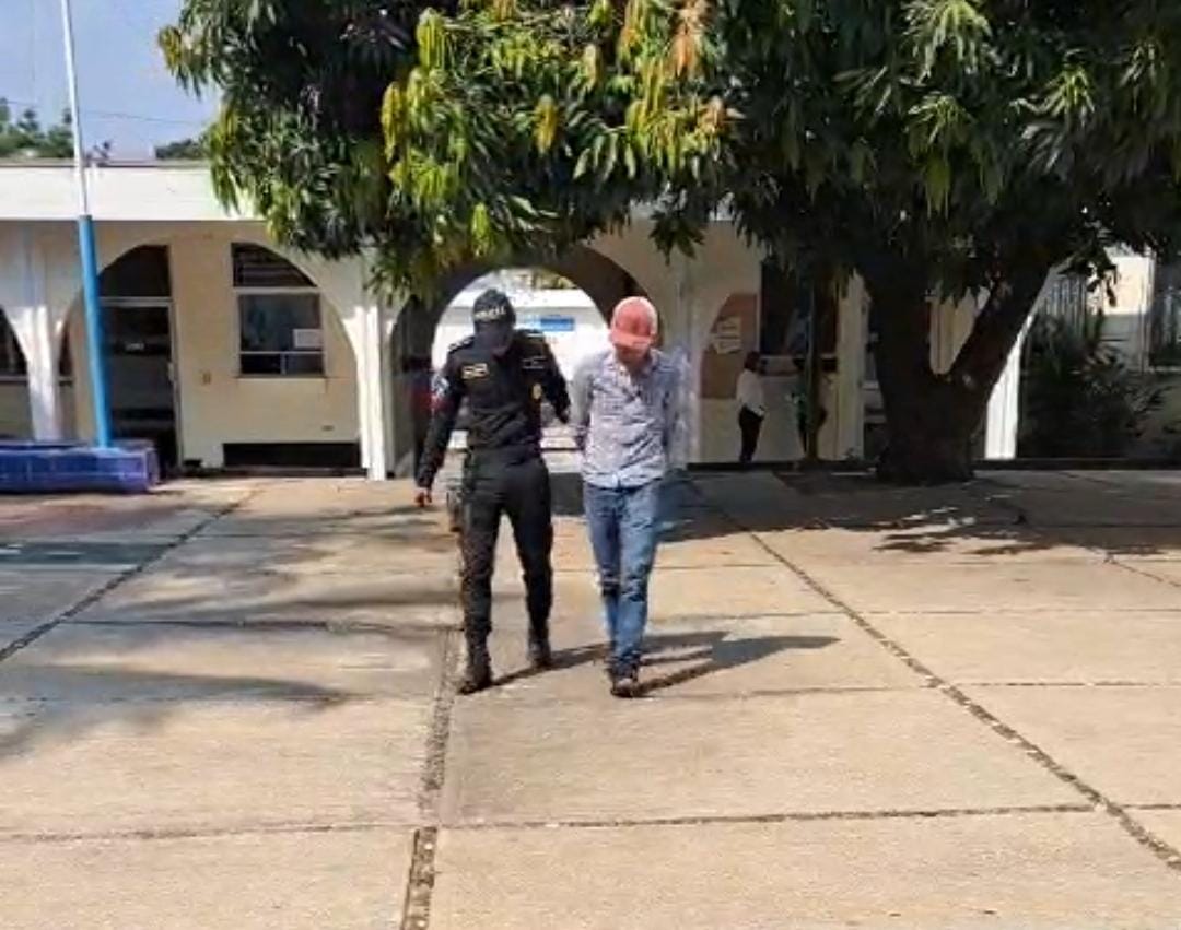 Capturan a presunto coyote con migrantes irregulares