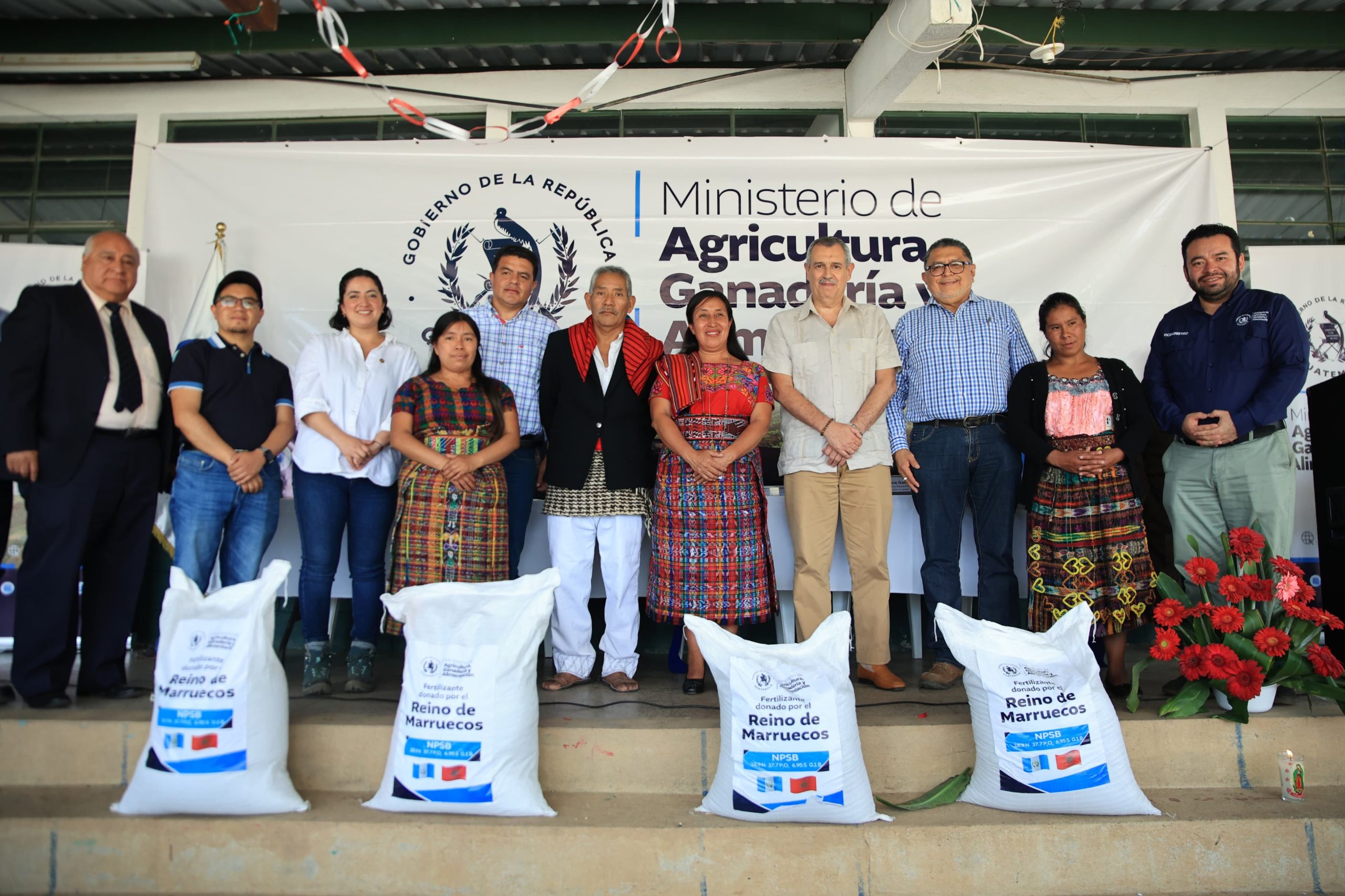 Iniciativa “Mano a mano”:  Agricultores de Totonicapán reciben fertilizantes