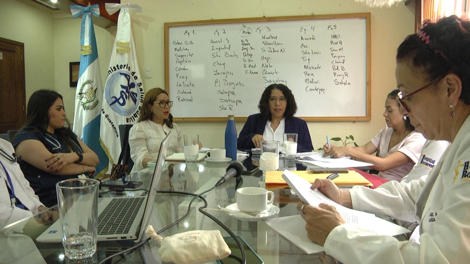 Trabajo en conjunto entre Ejecutivo y Legislativo, permitirá fortalecer el servicio de salud para la atención de enfermedades de difícil acceso. /Foto: MSPAS