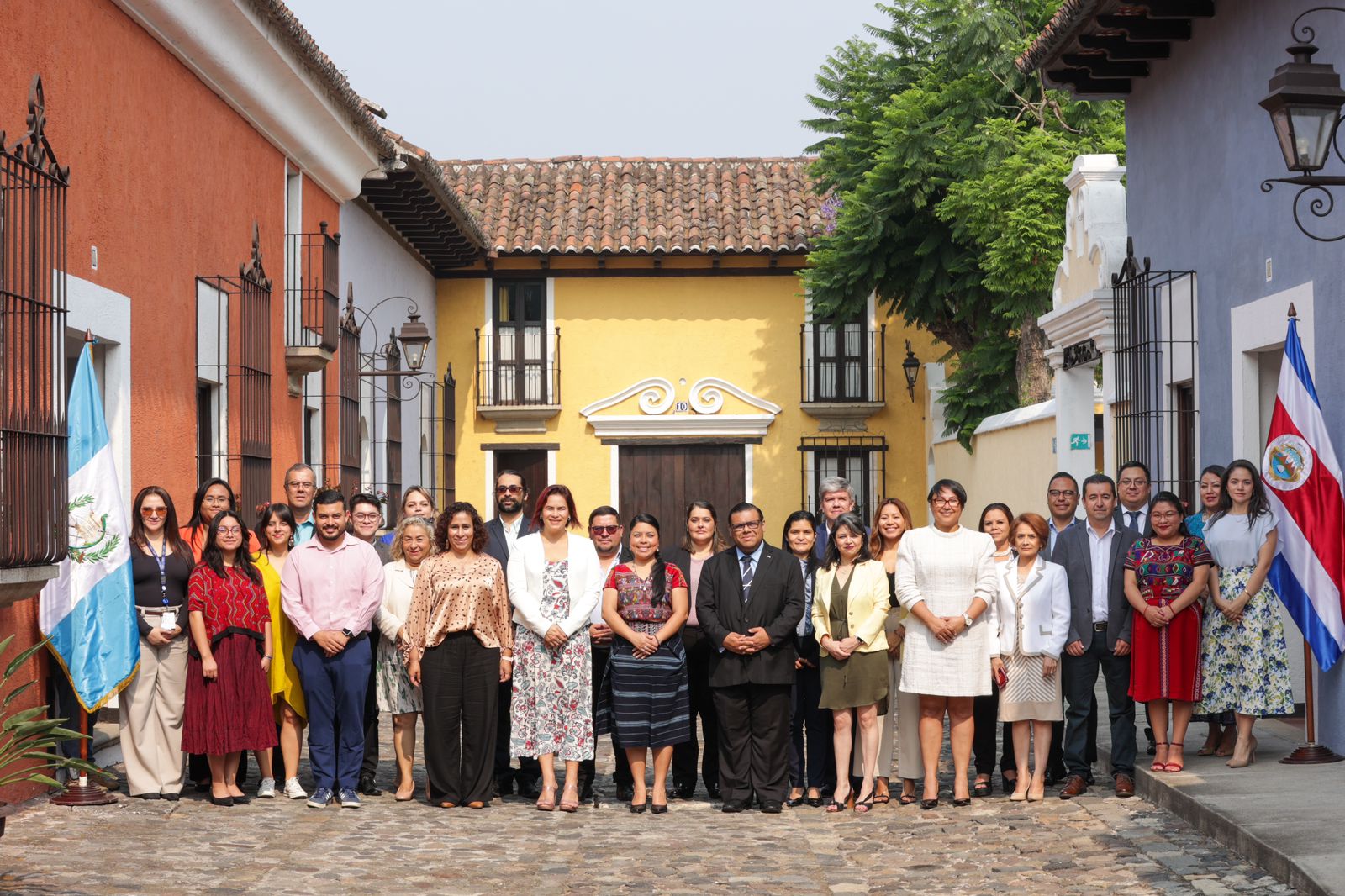 Autoridades de los ministerios de trabajo de Guatemala y Costa Rica se reunieron para la creación de políticas conjuntas sobre migración. /Foto: Mintrab.