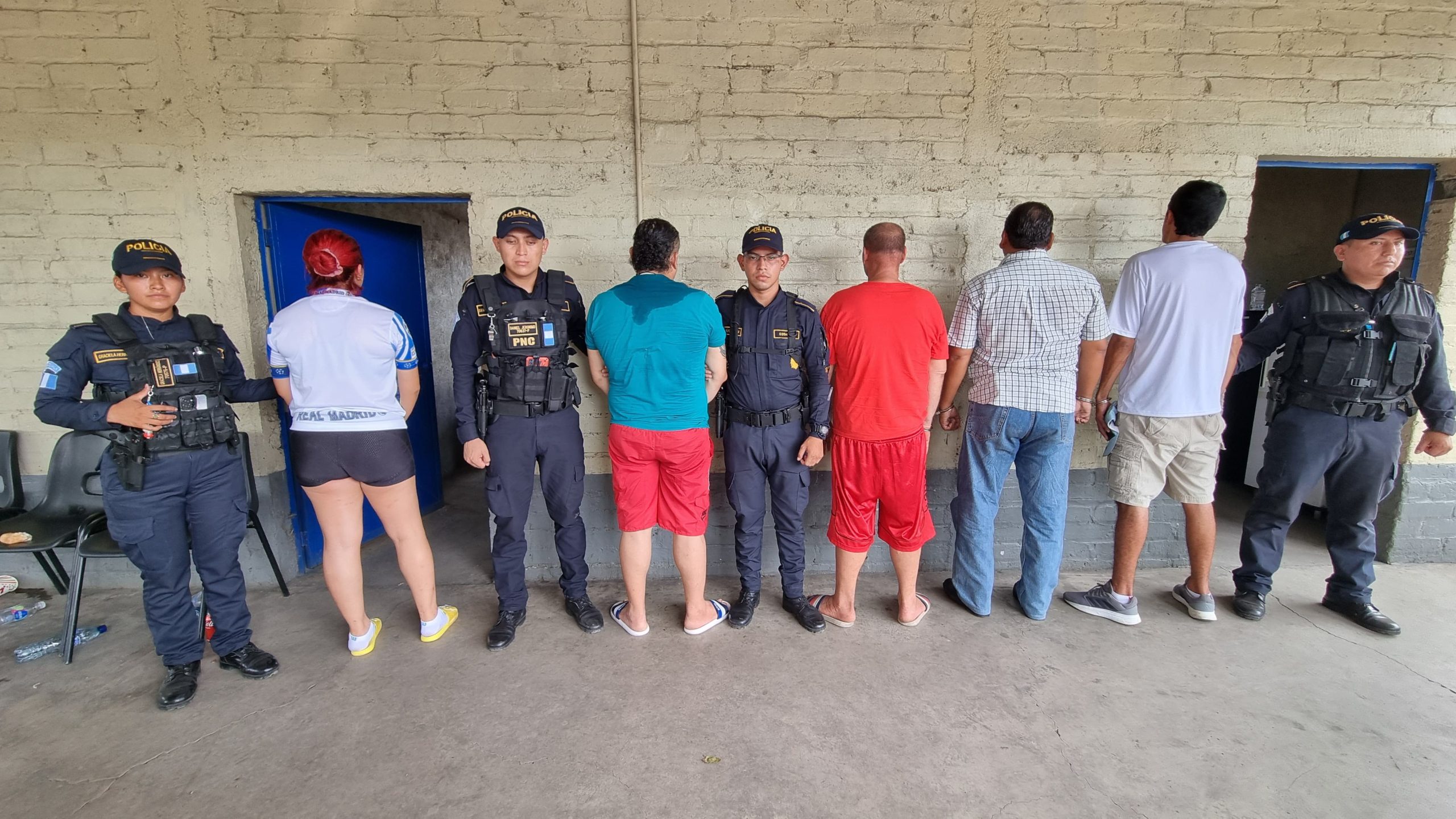 La PNC capturó a cinco extranjeros.