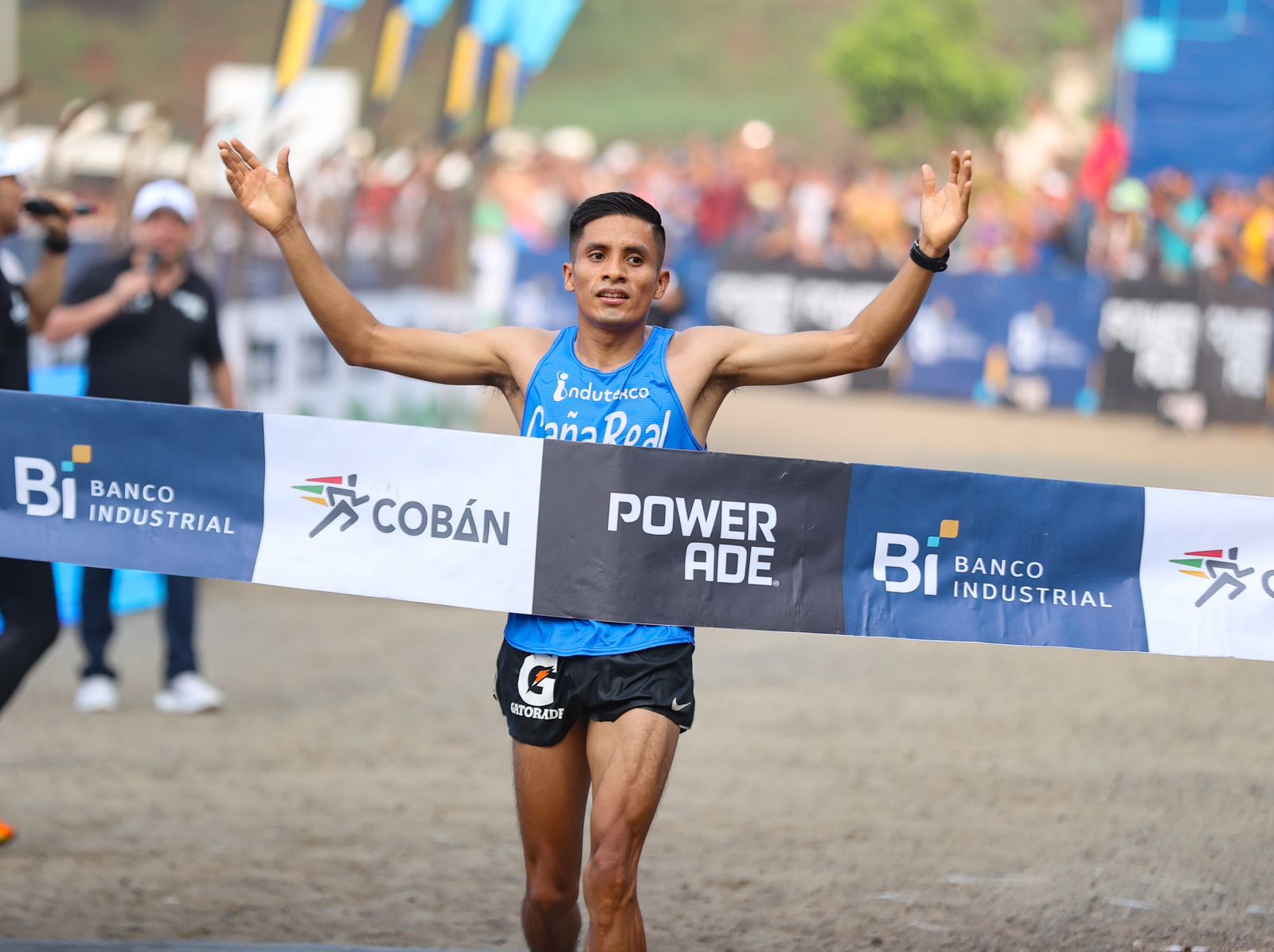 Entre fiesta y cultura, Mario Pacay conquista la Media Maratón Internacional de Cobán