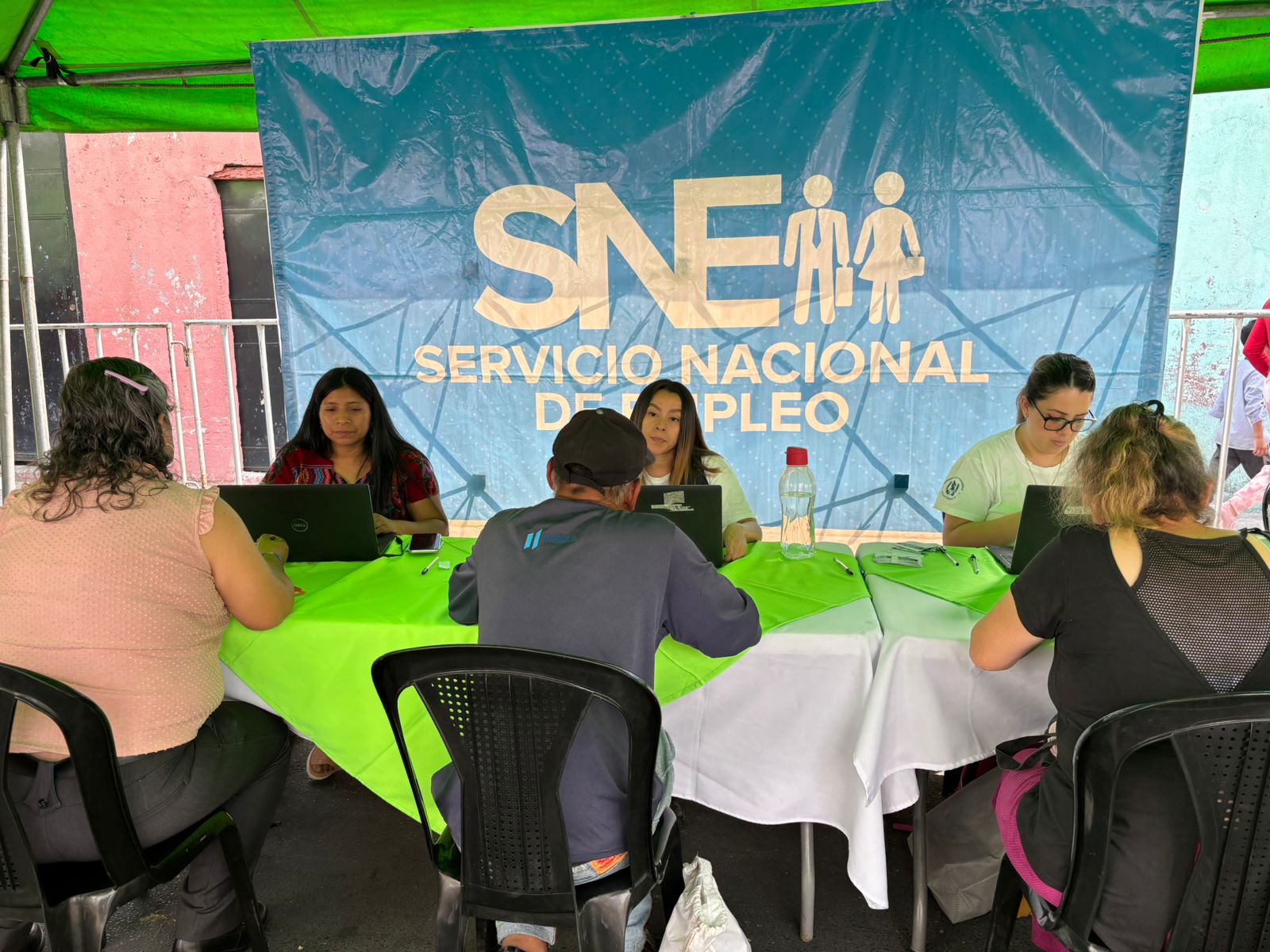 Más de 500 plazas de trabajo se ofrecen en la capital