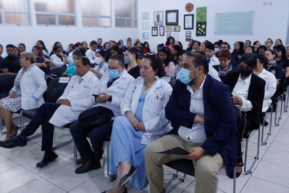 En el Hospital Roosevel se llevó a cabo una actividad científica para honrar la memoria del doctor Carlos Mejía Villatoro, quien fundó la unidad de atención del VIH en ese centro asistencial.