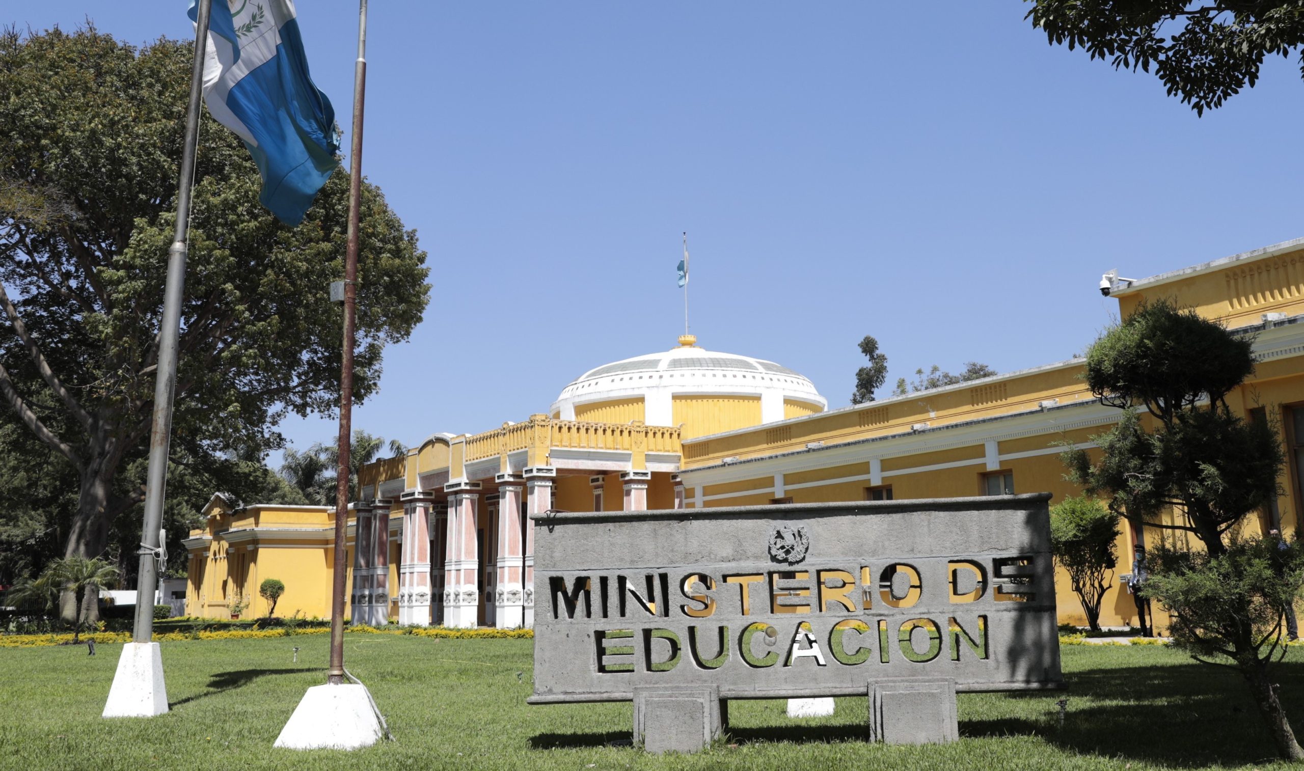 Mineduc fortalece infraestructura y el programa de alimentación en centros educativos