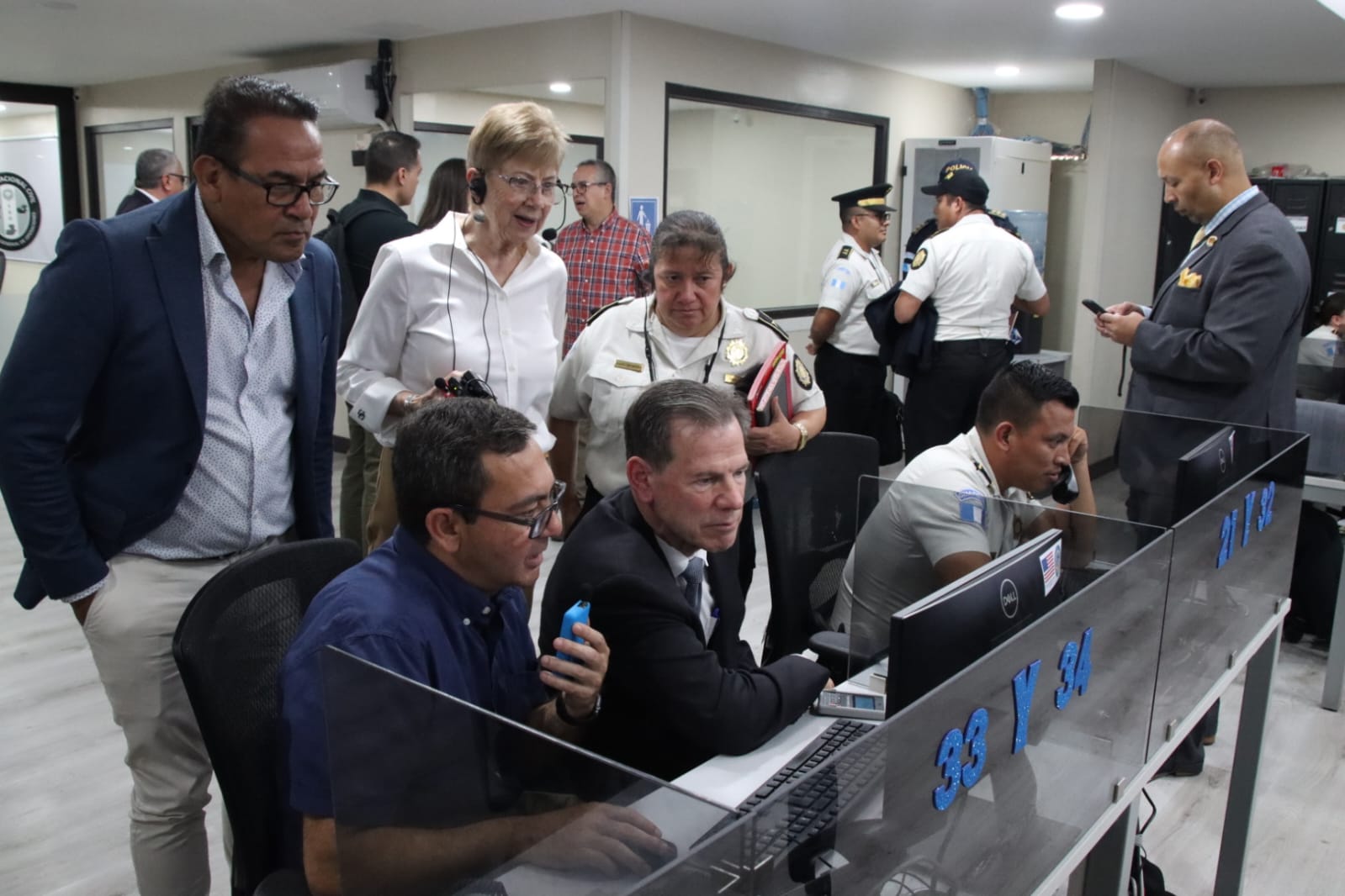 Modernizan el 110, el call center de PNC, como parte de actualización policial