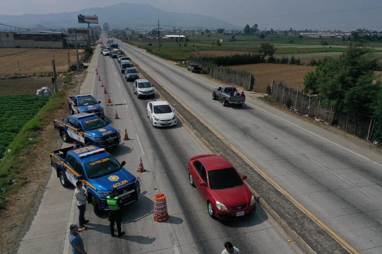 PNC instala operativos para verificar límites de velocidad en Chimaltenango