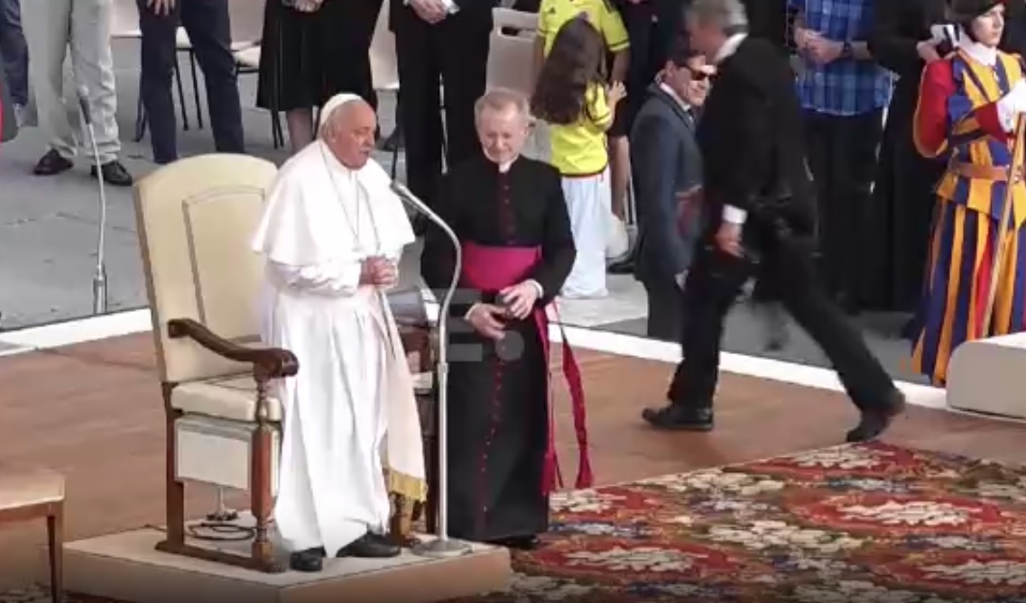 Papa Francisco: Es necesario rezar por la paz en estos tiempos de guerra mundial