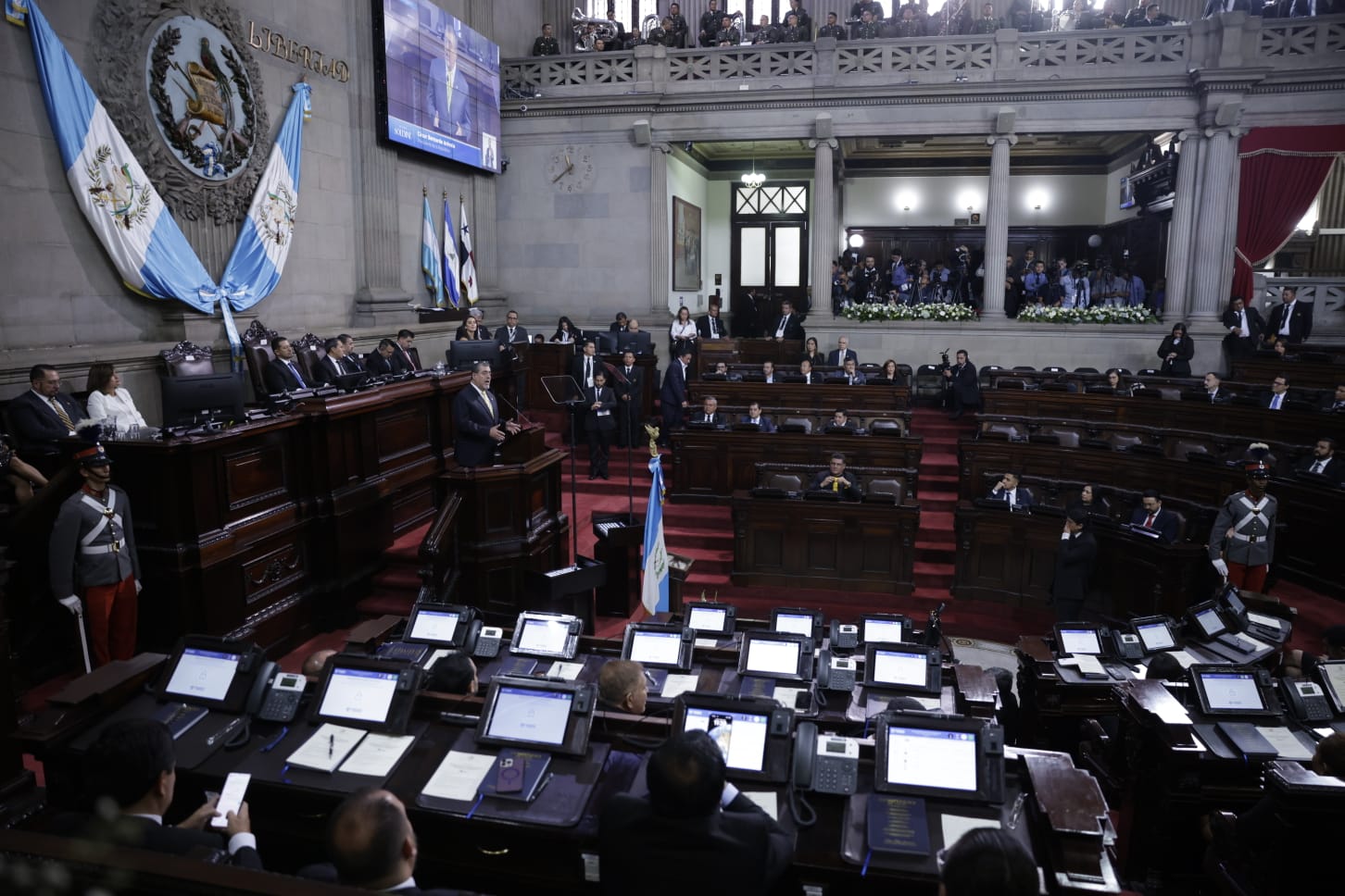 Presidente Bernardo Arévalo participa en el 39 aniversario de la Constitución Política de la República