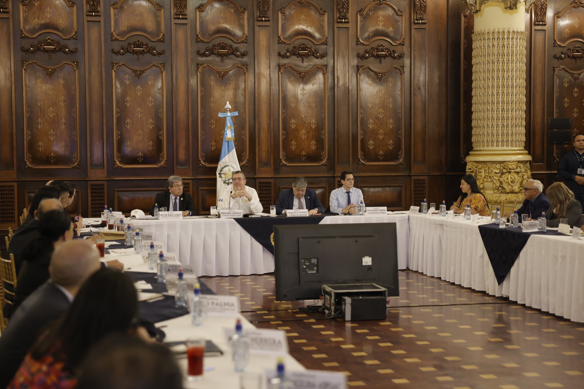 Presidente Bernardo Arévalo coordina el trabajo con gobernadores departamentales