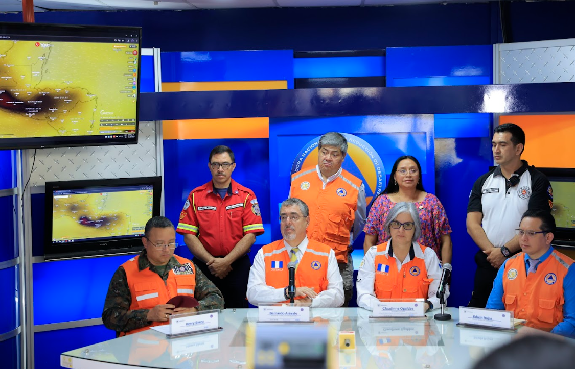 Presidente Arévalo llama a población a extremar precauciones por emergencia de incendios